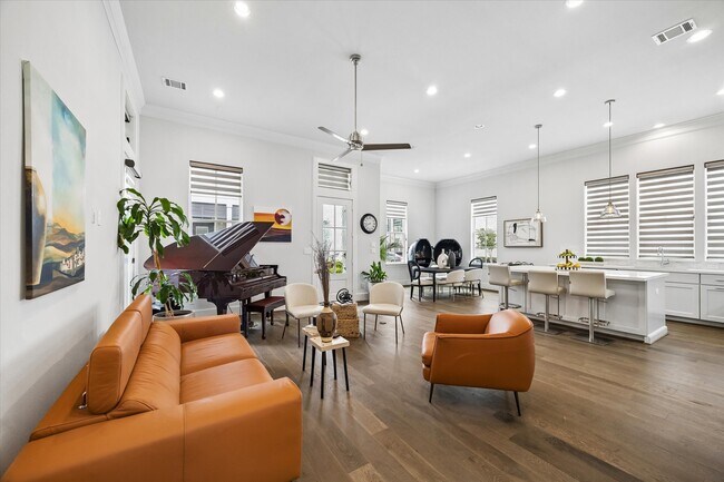 Foto del edificio - 8741 Park Kolbe Ln