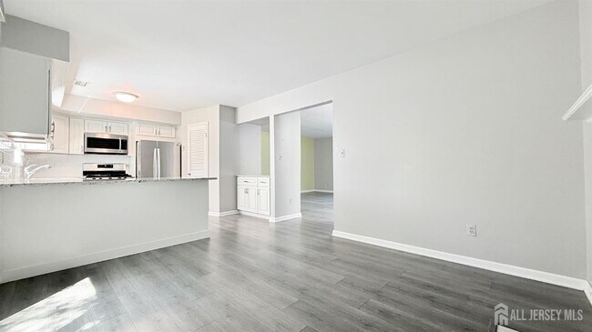 Building Photo - 57 La Rue Ln
