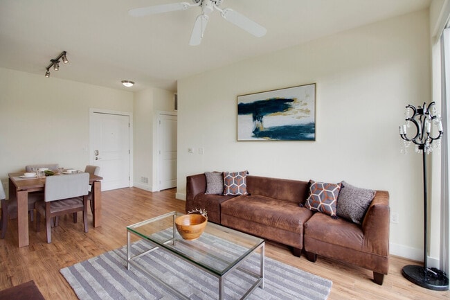 Building Photo - 200 S Peyton St