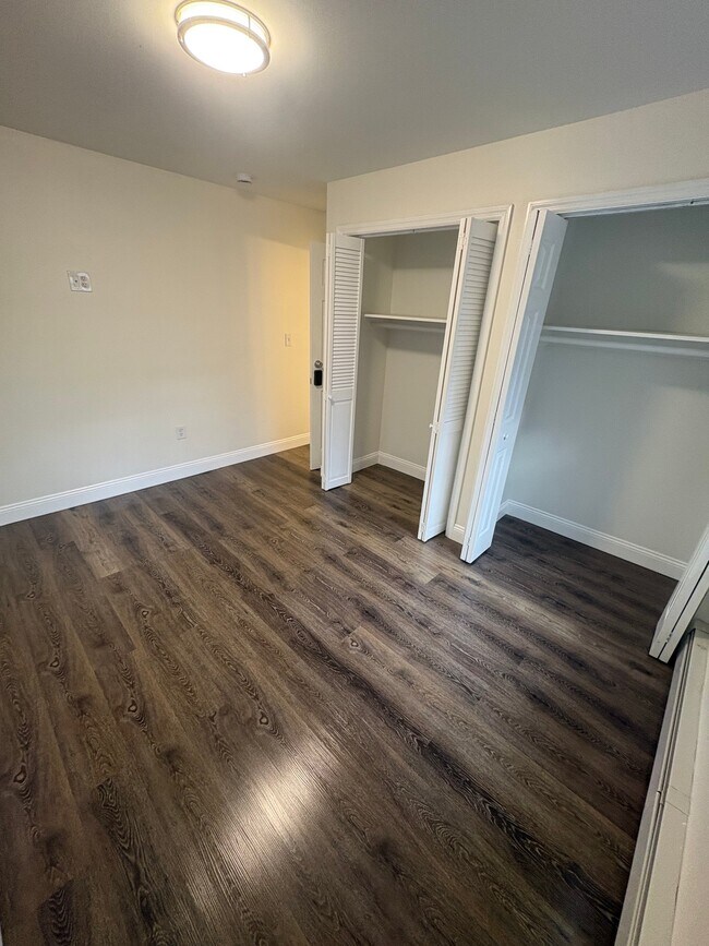 Building Photo - 861 Valley St
