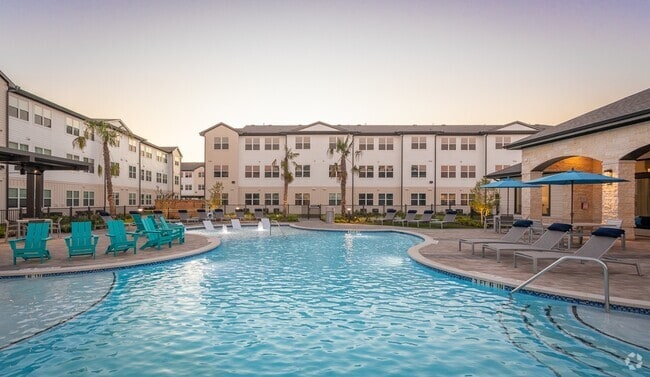 Luxury Community Pool - The Standard at Copperfield