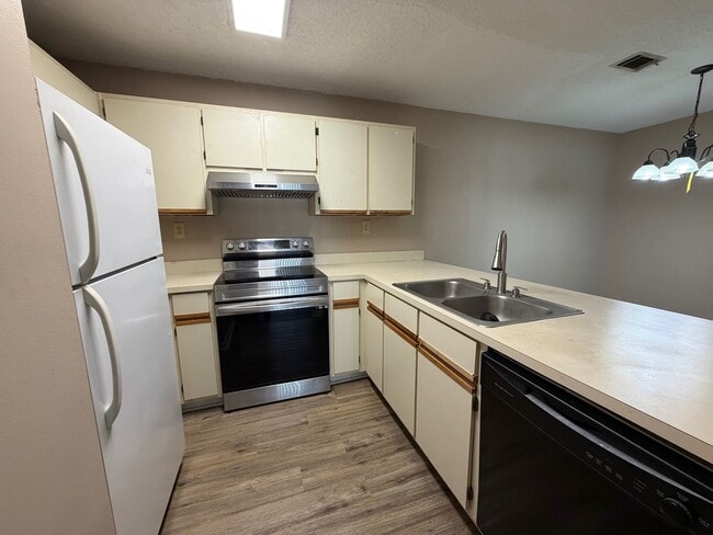 Foto del edificio - Court Square Condominiums, Unit A-104