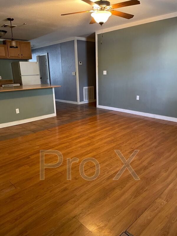 Building Photo - 901 S Sergeant Ave
