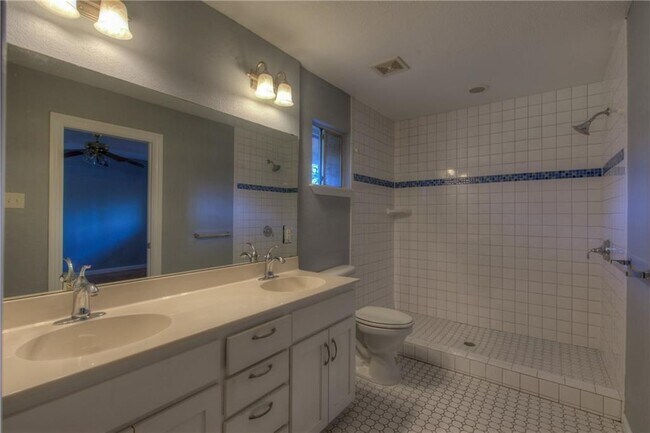 Foto del edificio - 4705 Oldfort Hill Dr