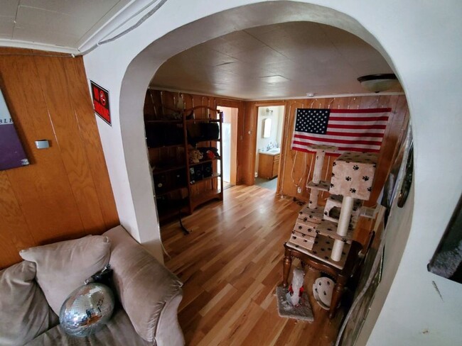Building Photo - $1575| 4BD 1BA| 524 7th| Available 6/2/2025!