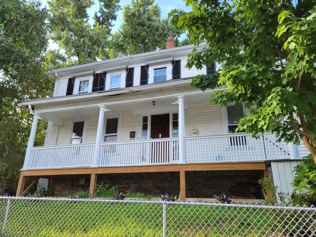 Building Photo - 27 Phebe St