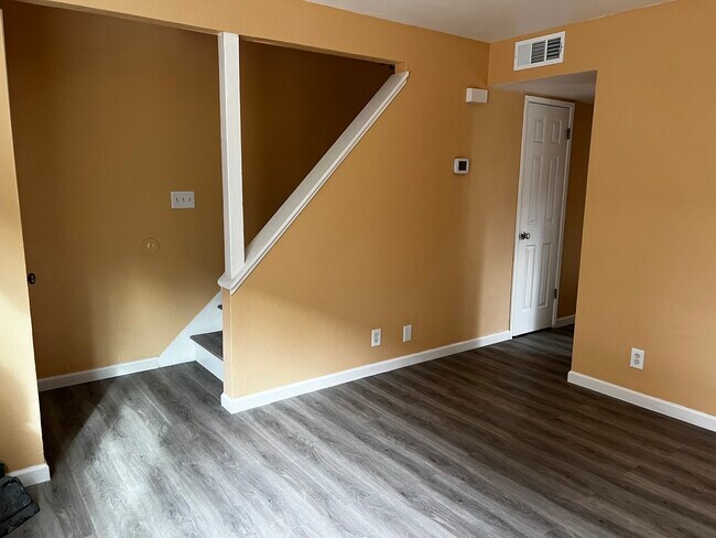 Foto del edificio - 1360 Callen St