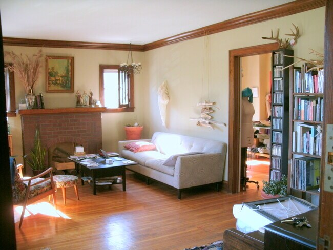 Foto del edificio - 201 Cedar Lake Rd N
