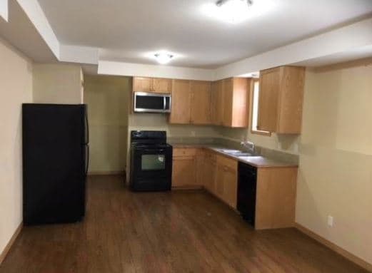 Building Photo - 2 Bed 1 Bath Lower unit - Closer to Downtown