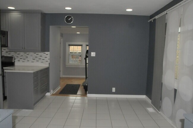 Building Photo - 4127 N Ottawa Ave