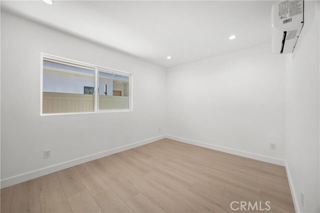 Foto del edificio - 6944 Amestoy Ave