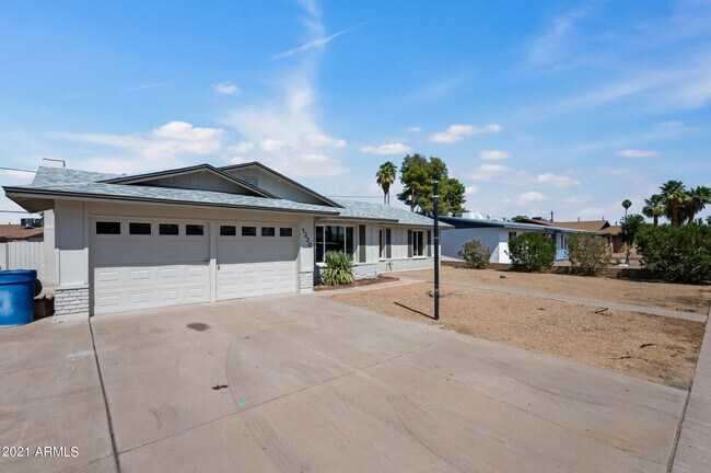 Building Photo - 1220 E Broadmor Dr