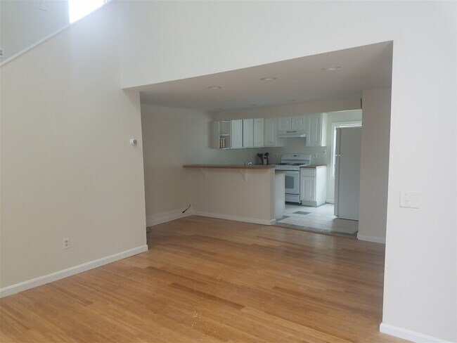 Foto del edificio - 852 Lafayette Rd