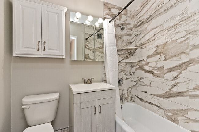 Building Photo - 3410 N Lake Shore Dr