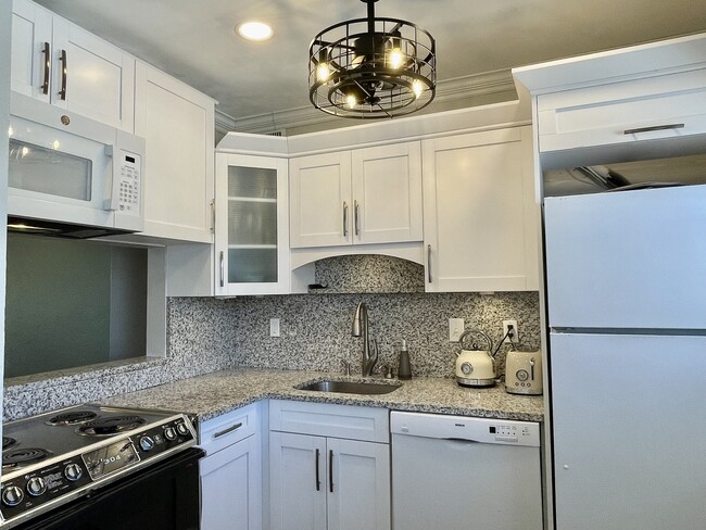 Kitchen - 7510 Dickens Ave