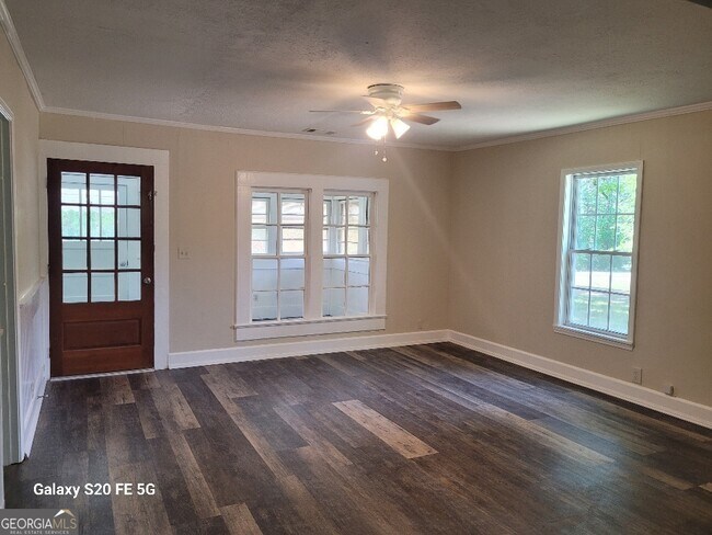 Foto del edificio - 959 Whitfield Rd