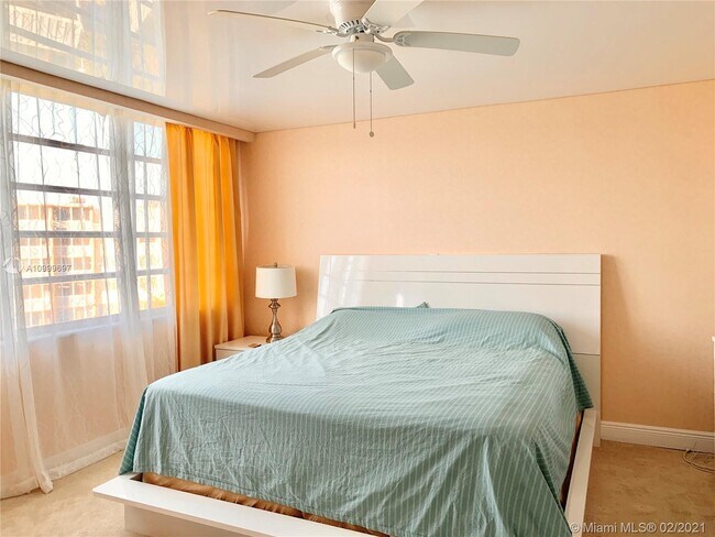 Foto del edificio - 1710 NE 191st St