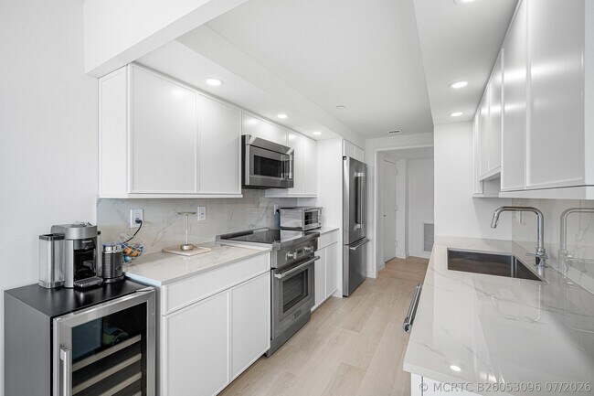 Foto del edificio - 3360 S Ocean Blvd