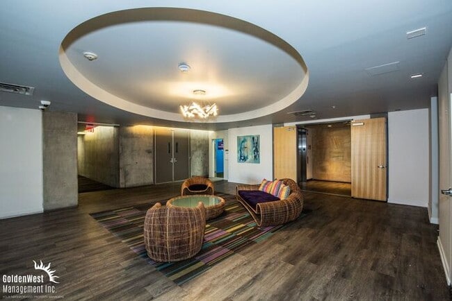 Building Photo - Modern Downtown 1Bdm 1Ba Condo at Juhl!