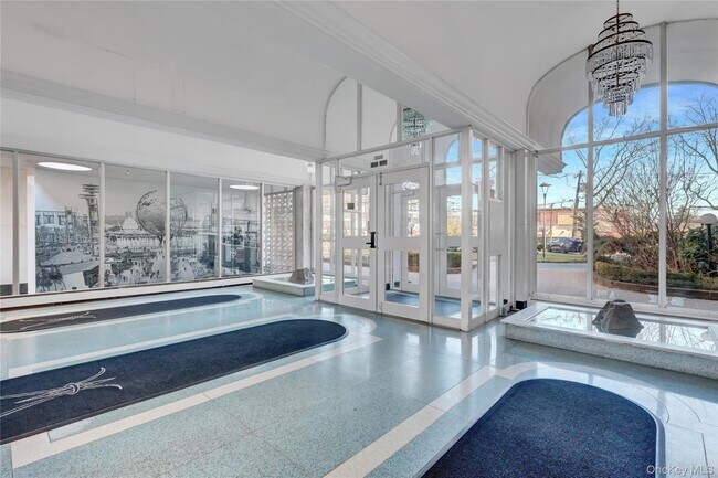 Foto del edificio - 54-44 Little Neck Pkwy