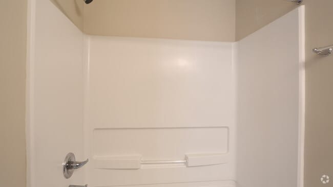 Bathroom - 1BR, 1BA - 685 SF - The Foxfire - Brook Lane Apartments