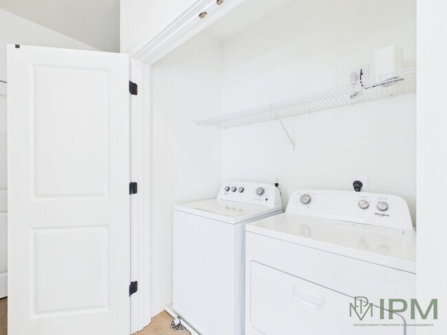 Interior Photo - 98 Penn Place