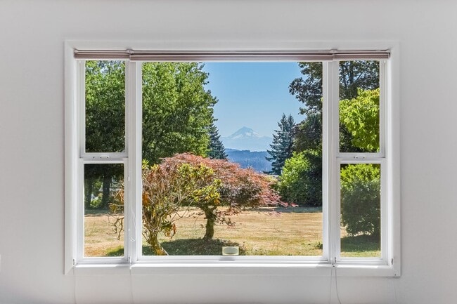 Building Photo - Beautiful 4 Bed, 2 Bath Rental Home in Happy Valley – 6.73 Acre lot!