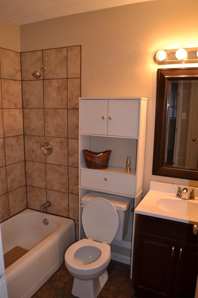 Building Photo - 1290 Flicker Dr