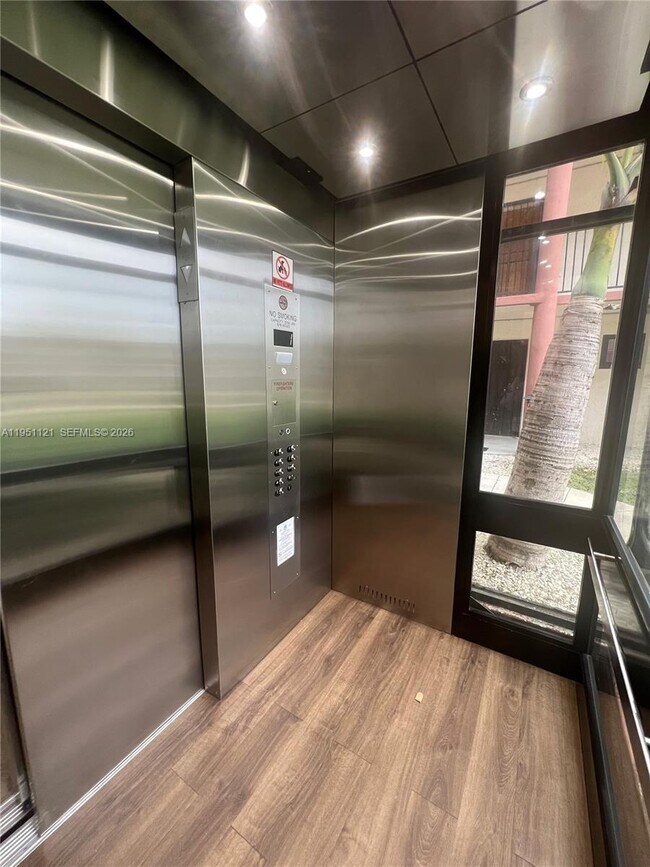 Building Photo - 5420 W 21st Ct