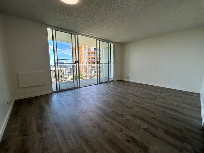 Photo - 1582 Apartment