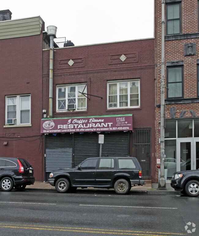 Building Photo - 256 Summit Ave
