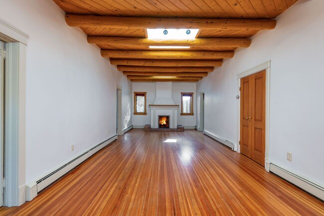 Building Photo - Santa Fe Authentic Home in Downtown Santa Fe!