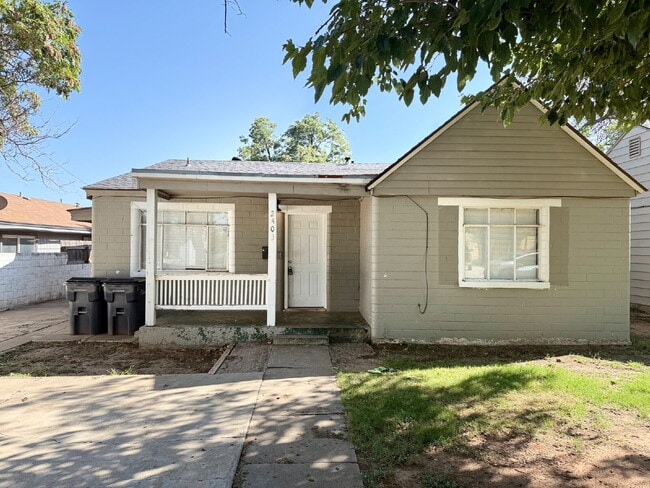 Foto del edificio - Charming 3-Bedroom Home with 2 Baths in th...
