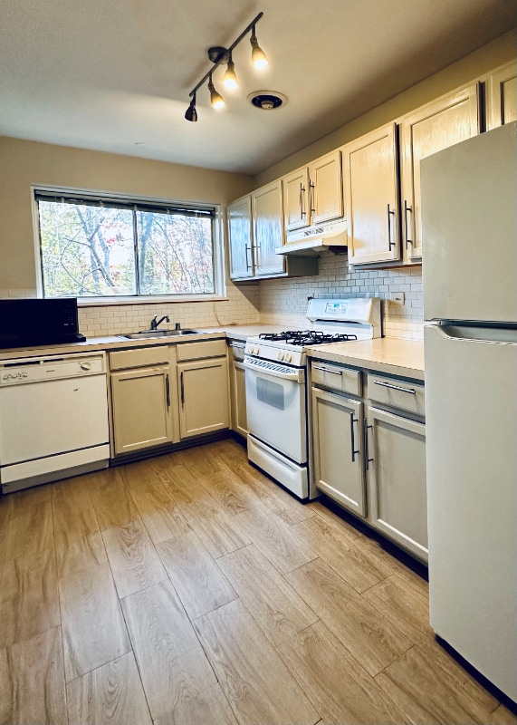 Photo - 10507 Weymouth St Apartment