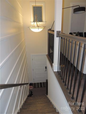 Foto del edificio - 16011 Roscoe Ln