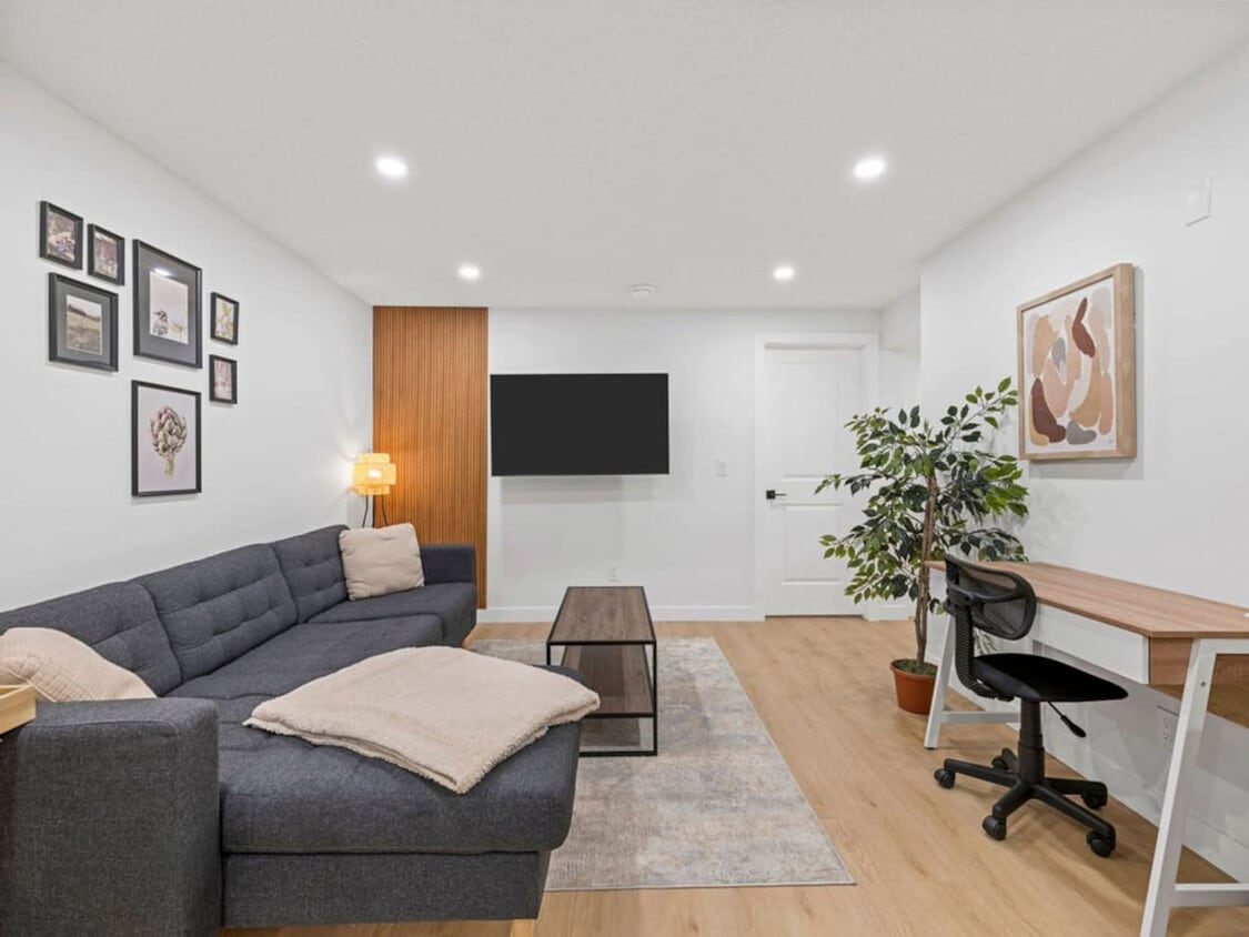 Primary Photo - 11011-11151 151 St NW