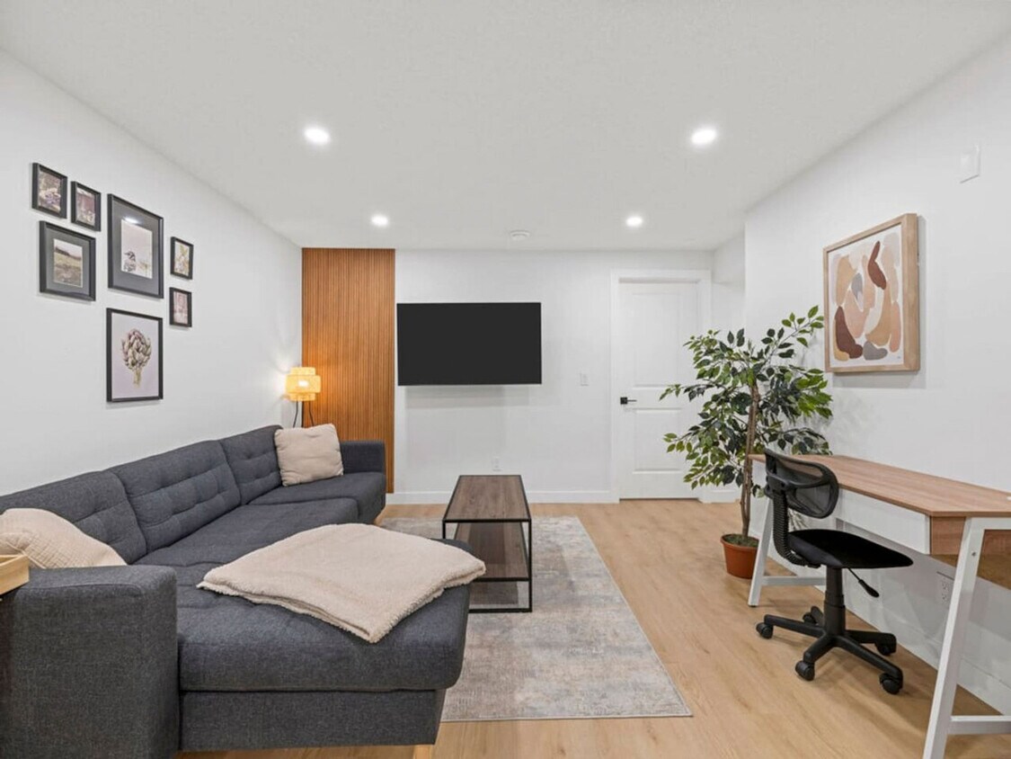 Photo principale - 11011-11151 151 St NW
