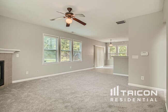 Foto del edificio - 8122 Valley Ridge Dr