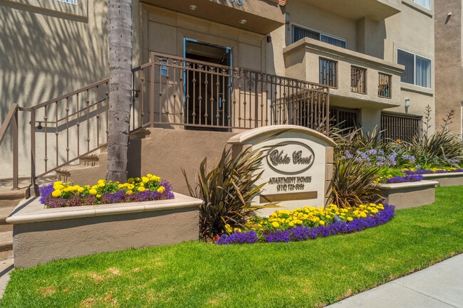 Building Photo - 5200 Inglewood Blvd