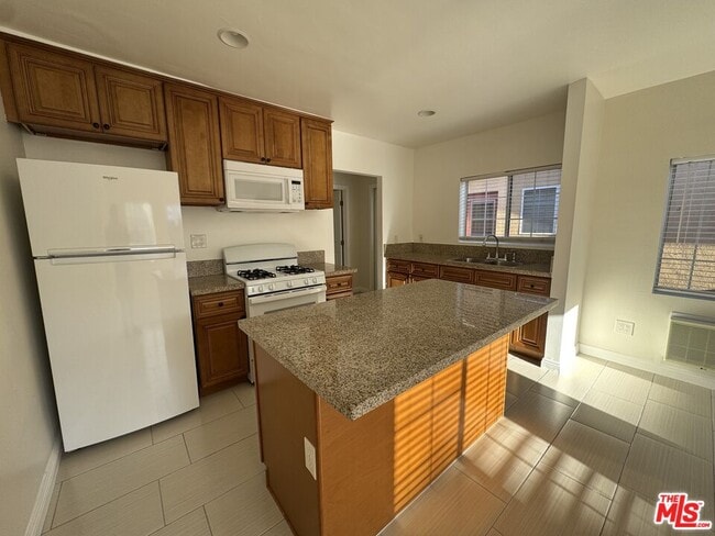 Foto del edificio - 315 N Coronado St