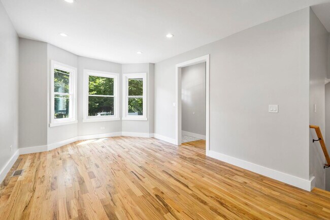 Foto del edificio - 6129 N Ravenswood Ave