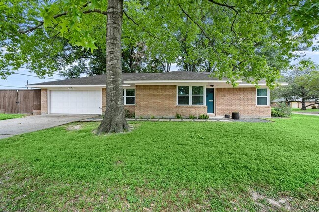 Foto del edificio - 2218 Stonecrest Dr