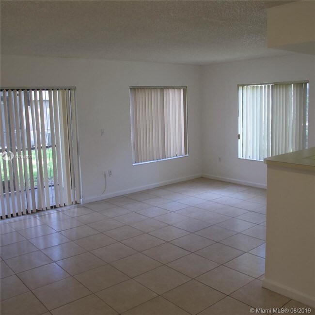 Foto del edificio - 3210 Coral Lake Ln