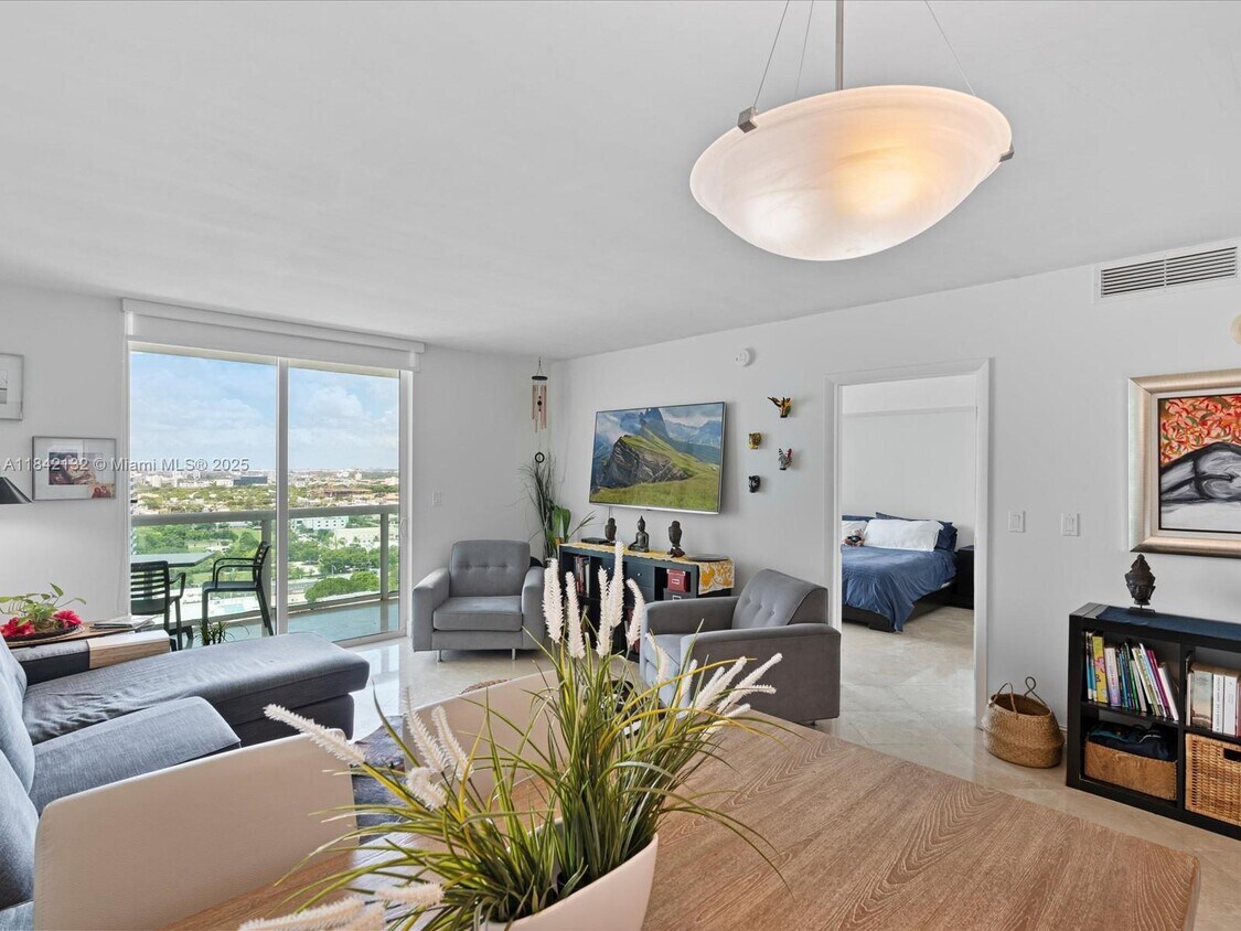 Foto principal - 1800 N Bayshore Dr