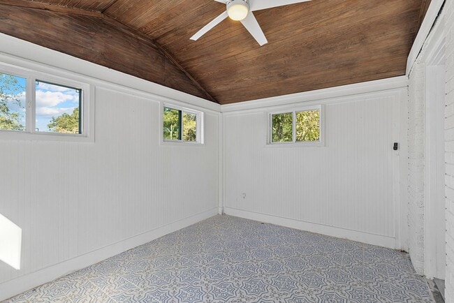 Building Photo - Beautifully Updated 3/2 w/ Large Fenced Backyard, Minutes From ATL Airport and Woodward Academy