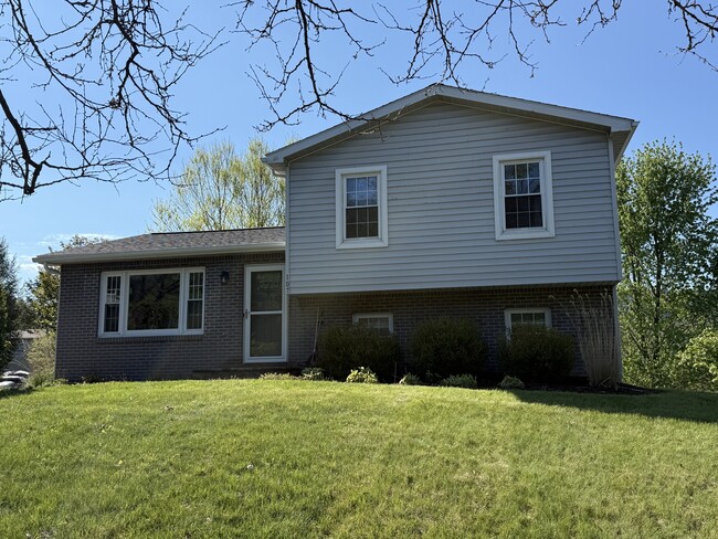 Building Photo - 107 Melanie Ln