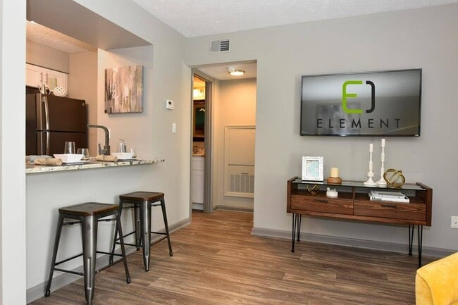 Living room with hardwood-style flooring - Element