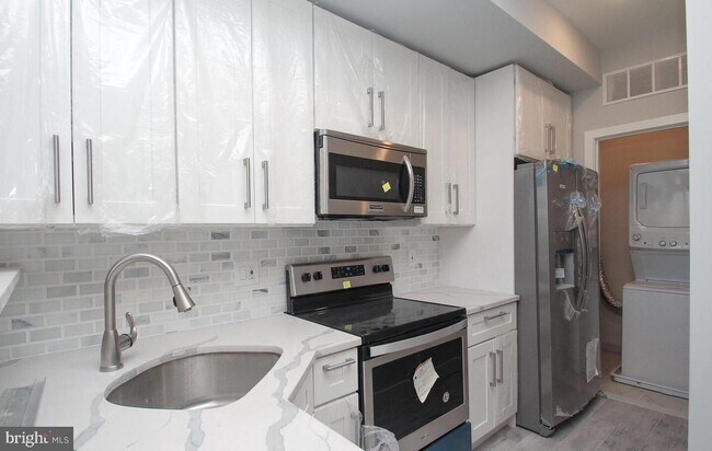 Building Photo - 2423 Frankford Ave