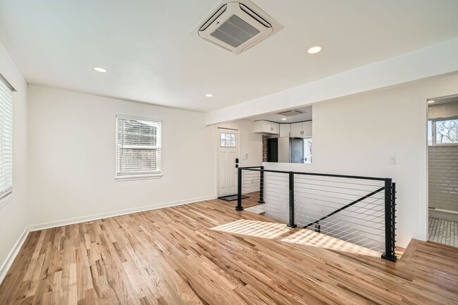 Foto del edificio - Beautiful Remodel in City Park North- Move...