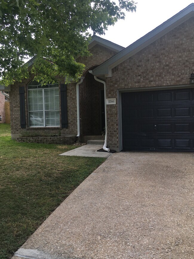 Foto del edificio - 1766 Windy Park Cir